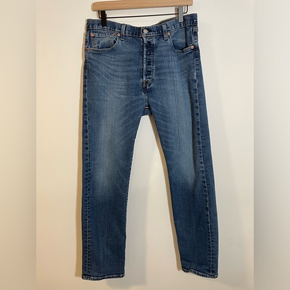 Levi’s Men’s Medium Wash Button Fly Denim Jeans Size W34 L32 EUC